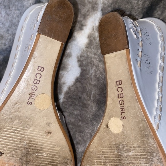 BCBGeneration White Wedge Sandals 7.5 - Picture 5 of 9